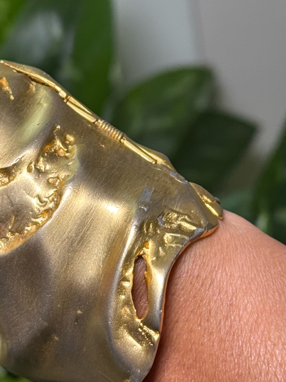 VINTAGE Kenneth Jay Lane Molten Gold Cuff - Picture 11 of 14
